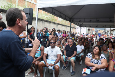 Mais de 260 famílias de loteamento em Bangu recebem título de propriedade definitiva
