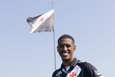 Robert Renan é regularizado e pode estrear pelo Vasco contra o Botafogo