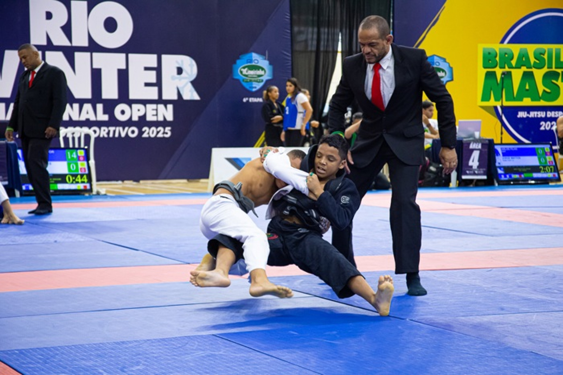 Crian&ccedil;as deram um show &agrave; parte - (Foto: CBJJD)