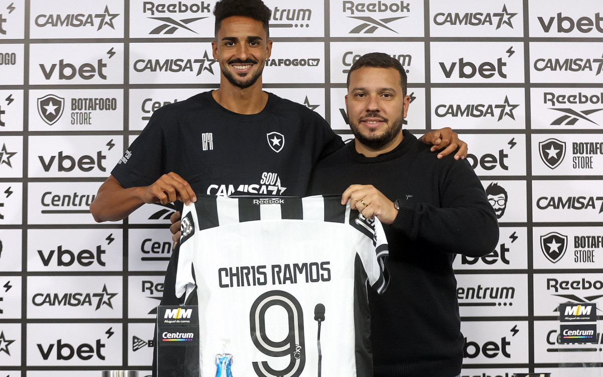 Chris Ramos, reforço do Botafogo, ao lado de Alessandro Brito