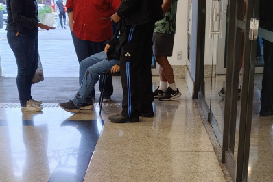 Taxista é atingido por bala perdida em shopping na Zona Norte