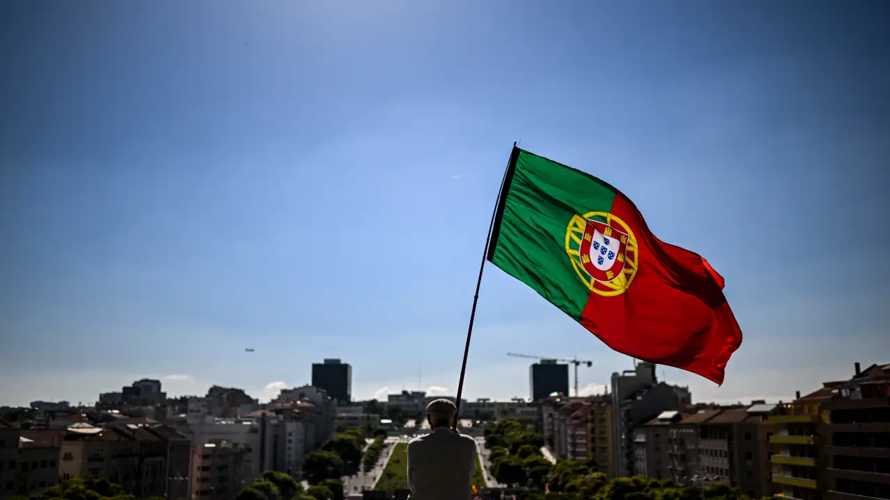 Consulado do Brasil em Lisboa orienta brasileiros sobre nova 'Polícia de Estrangeiros'