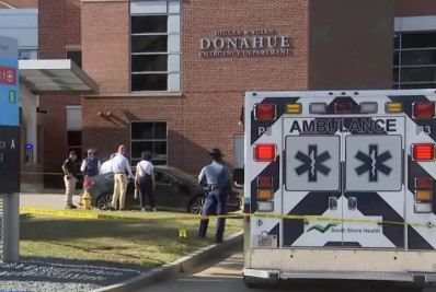 Corpo amarrado com fita adesiva é abandonado dentro de carro em frente a hospital nos EUA