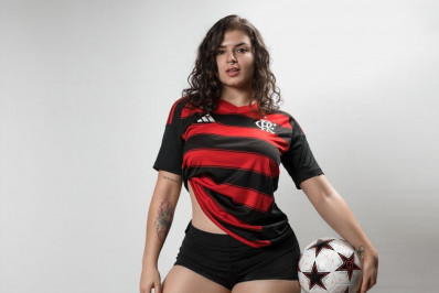 Musa do Flamengo sofre golpe na Internet e faz apelo aos jogadores