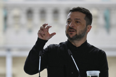 Ucrânia suaviza lei marcial e homens de entre 18 e 22 anos poderão sair do país