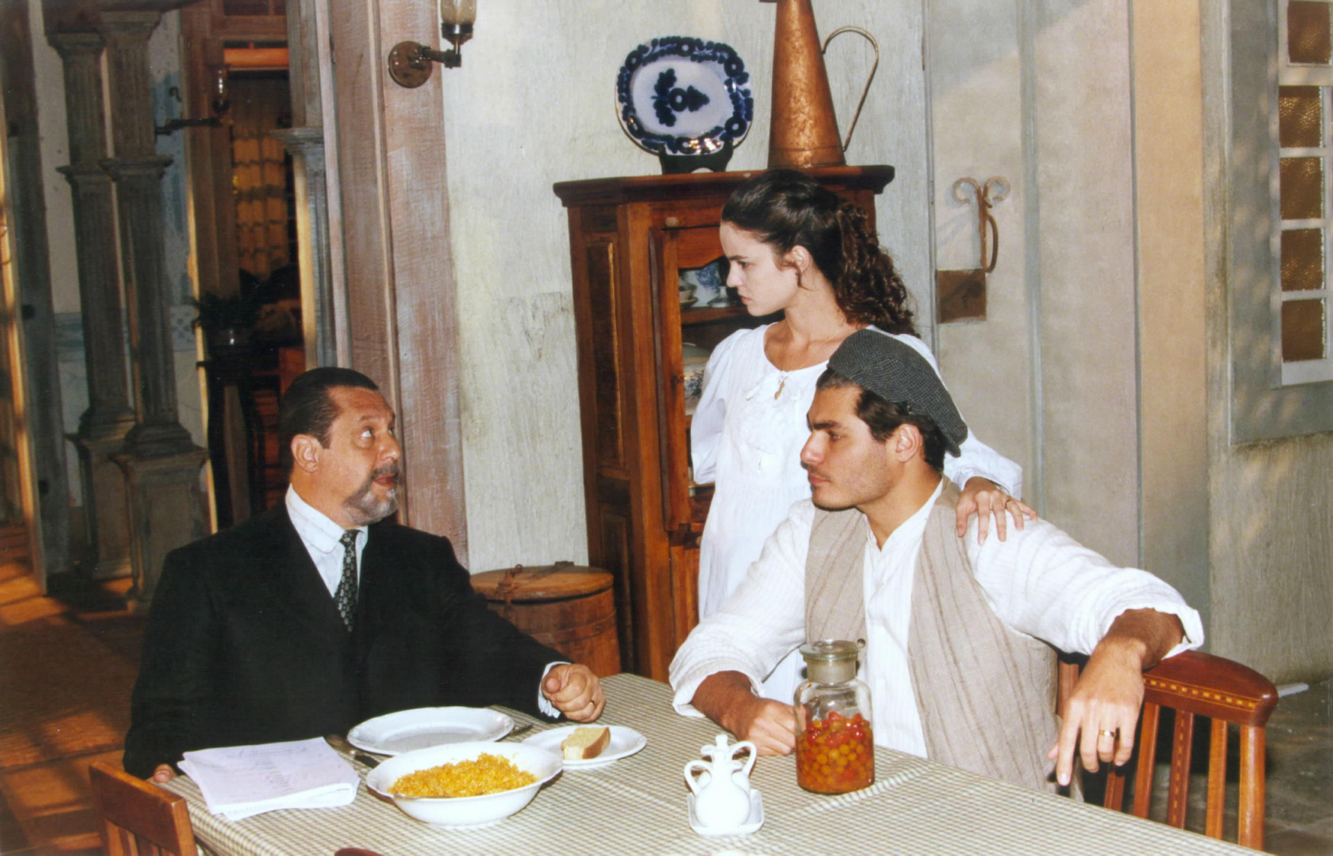 Terra Nostra: Coronel Gumercindo (Antonio Fagundes), Rosana (Carolina Kasting) e Matteo (Thiago Lacerda) - TV Globo / Divulgação