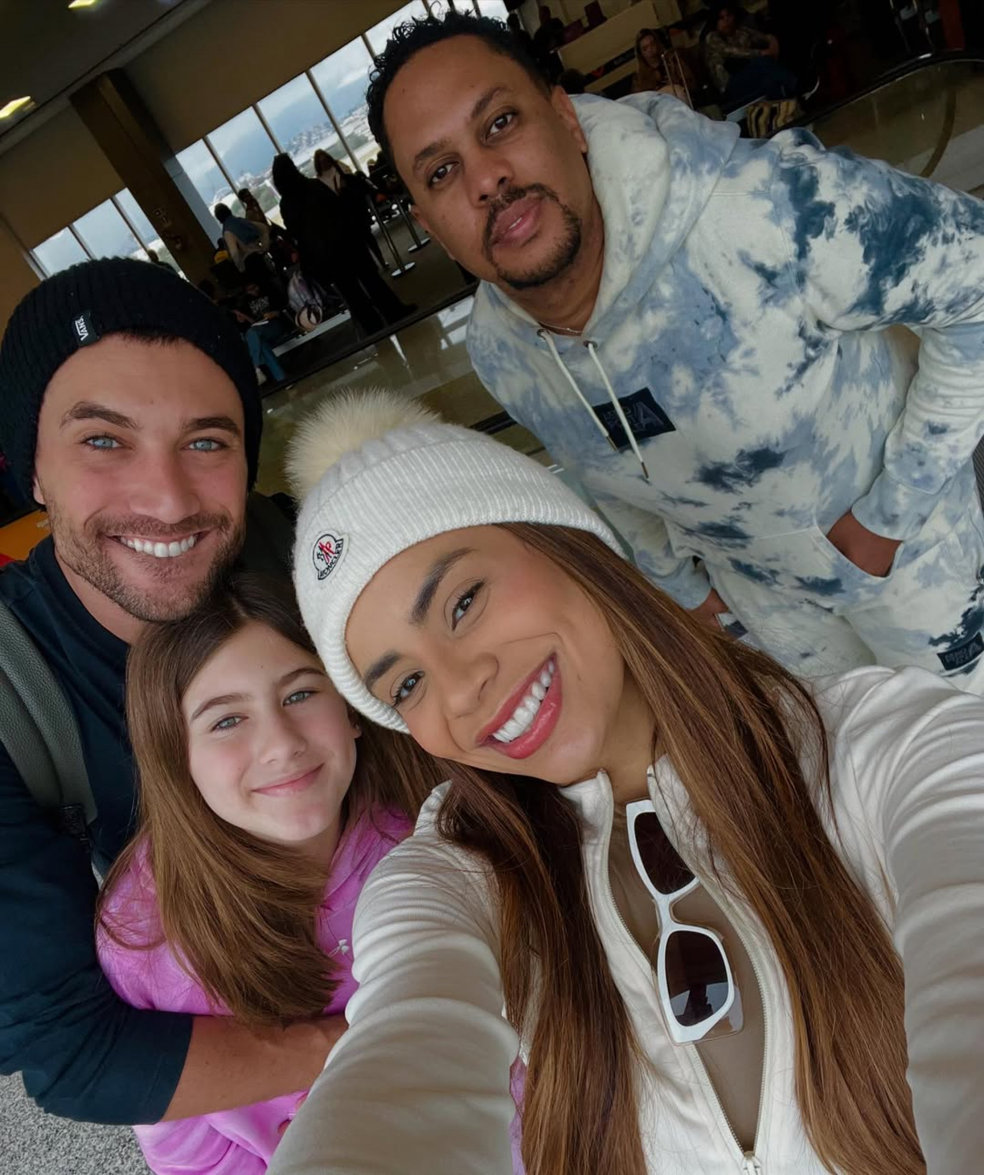 Ricardo Vianna, Cecília e Lexa ao lado do produtor Mity Albuquerque. - Reprodução/Instagram