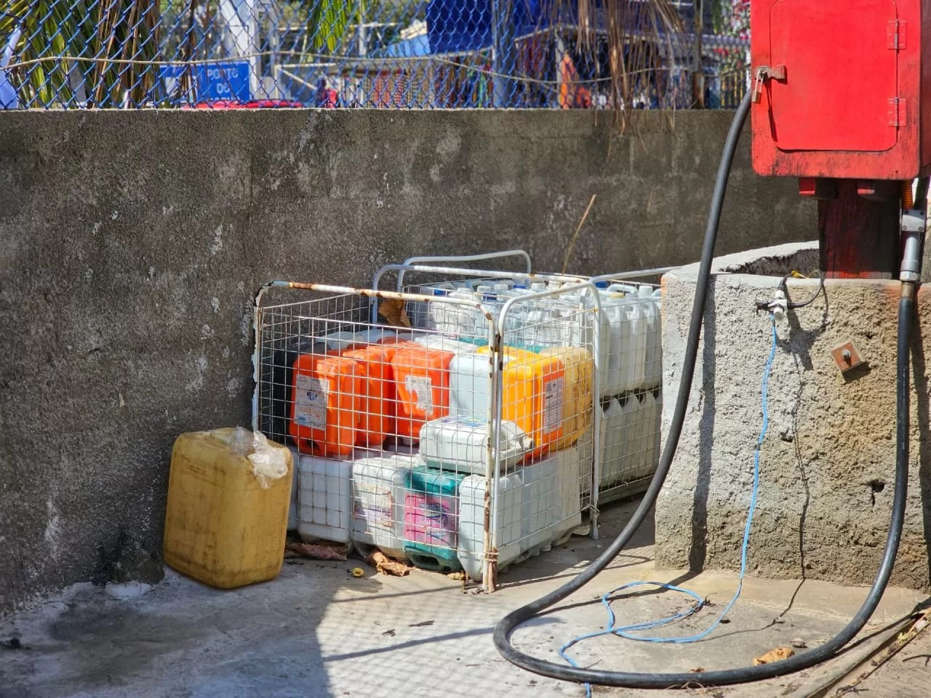 Depósito de combustíveis irregular - Ascom