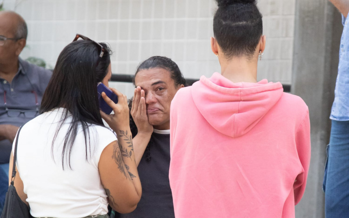 Familiares e amigos estiveram no IML para reconhecer e liberar corpo de Luciano
