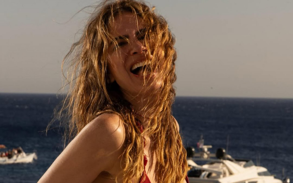 Luciana Gimenez recebe elogios ao posar de biqu&iacute;ni na Gr&eacute;cia: 'Perfeita'