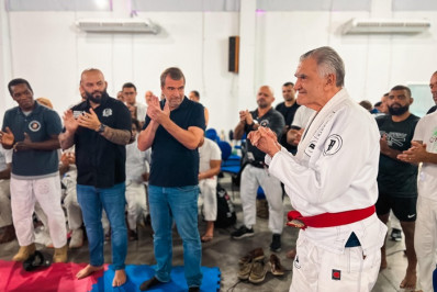 Faixa-vermelha de Jiu-Jitsu participa de Workshop em curso do Sindilutas