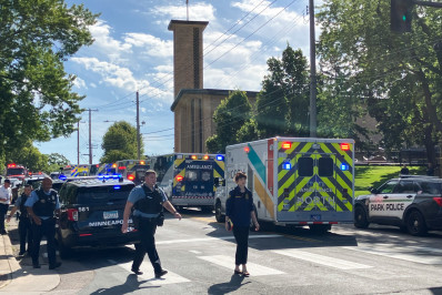 Ataque a tiros em escola católica dos EUA deixa ao menos duas crianças mortas e 14 feridos