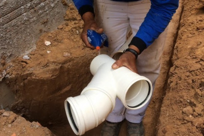 Frade avança em saneamento: moradores podem conectar imóveis à nova rede de esgoto