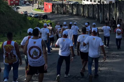 Torcida do Vitória protesta após 8 a 0 do Flamengo: ‘Não tiveram coragem nem de dar porrada’