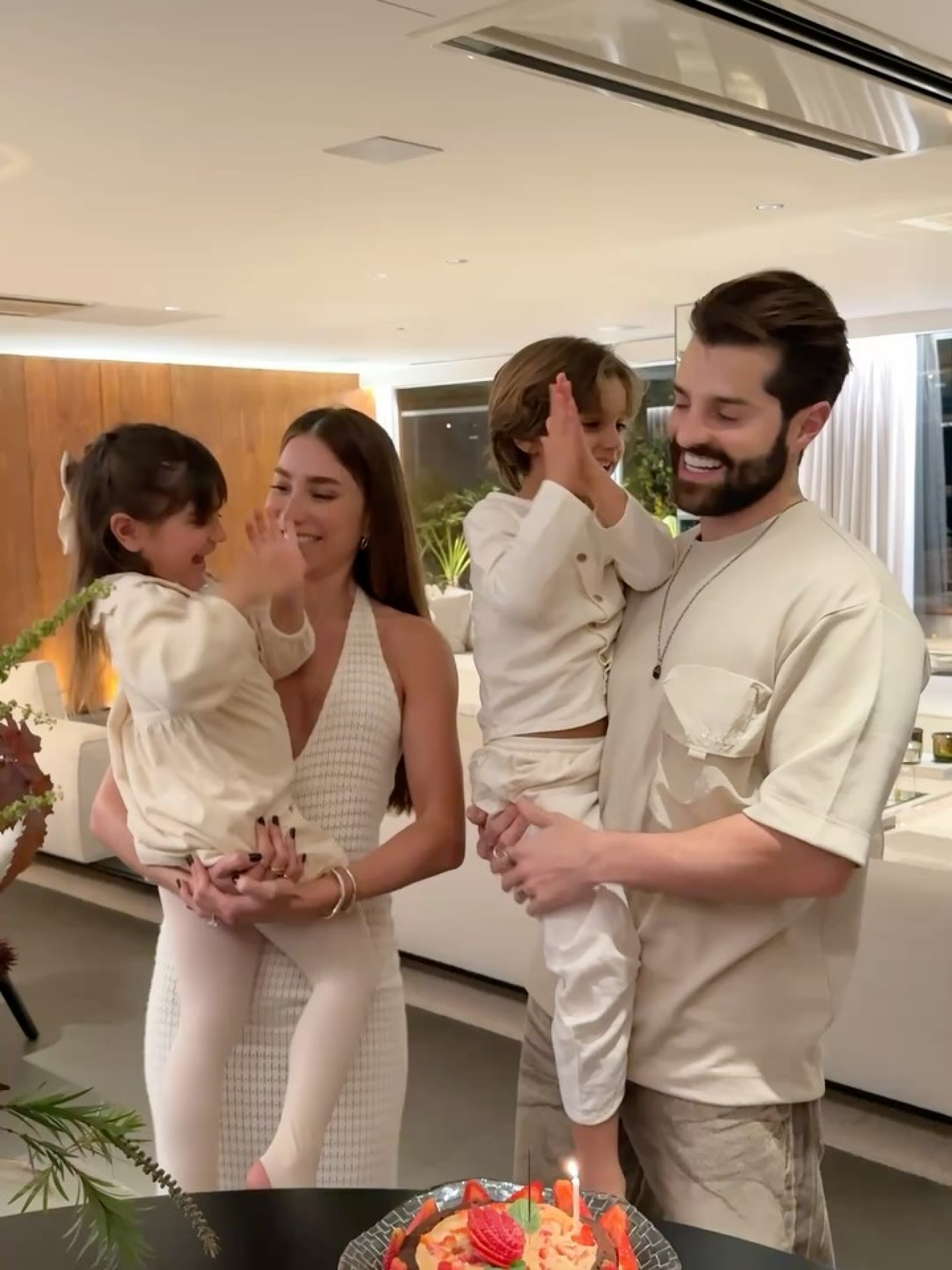 Alok celebra aniversário de 34 anos com festa intimista em casa - Reprodução / Instagram