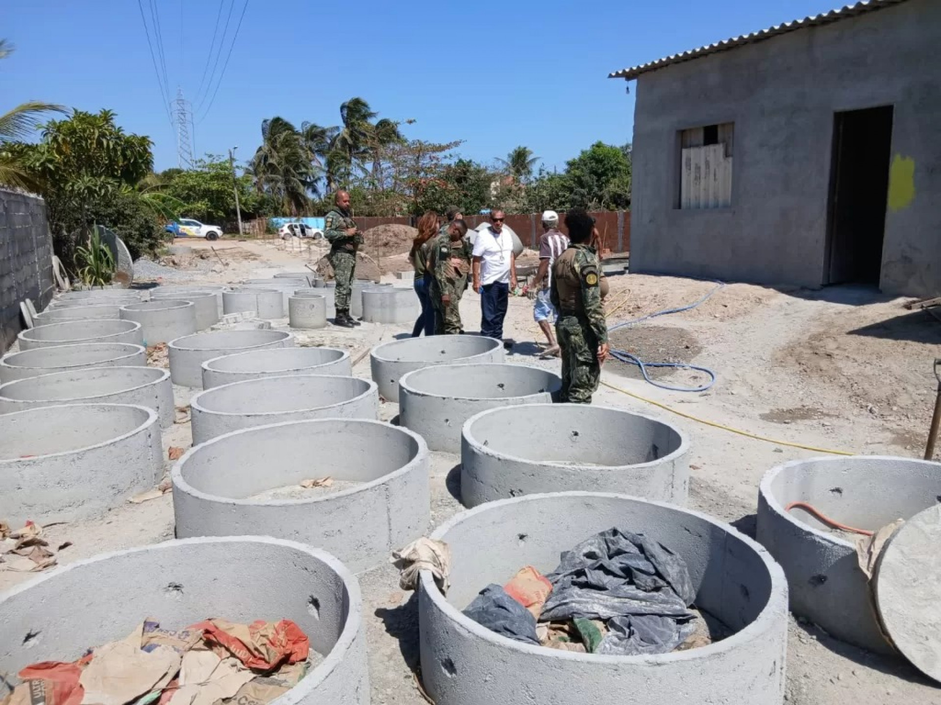 Construção irregular erguida sob rede de alta tensão é embargada - Ascom