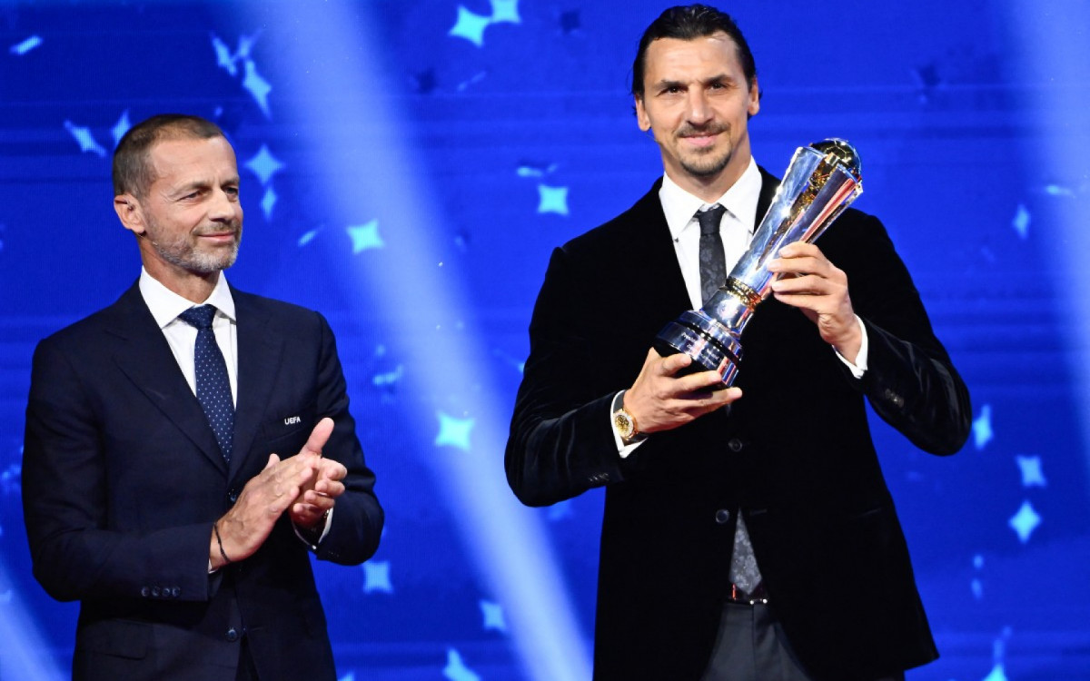 O presidente da Uefa, Aleksander Ceferin, ao lado de IIbrahimovic