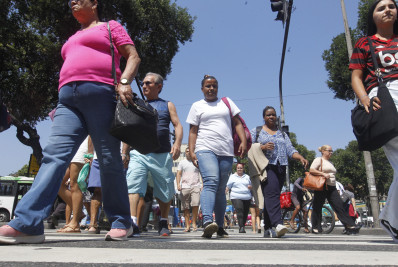 Servidor tem de ganhar no máximo teto e ser avaliado, mostra pesquisa