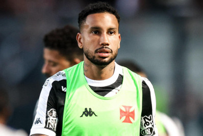 Jair é substituído no primeiro tempo diante do Sport e preocupa o Vasco