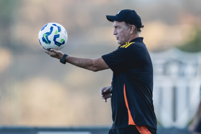 Atlético-MG oficializa saída de Cuca