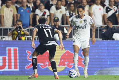 Vitinho lamenta gol sofrido pelo Botafogo contra o Vasco: 'Não pode'