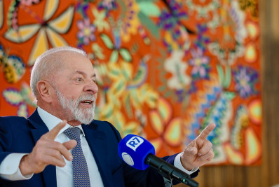 Lula diz que 'jamais' pedirá a partidos para desistirem de lançar candidato à Presidência em 2026