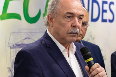 Nenhuma empresa afetada pelas tarifas dos EUA ficará para trás, diz presidente do BNDES