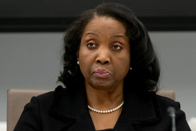 Lisa Cook processa Donald Trump por tentativa de demiti-la do Federal Reserve