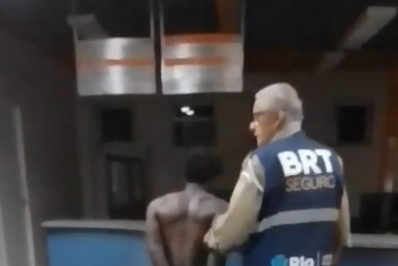 Vídeo: homem é preso por furtar mangueira de incêndio em estação do BRT na Zona Oeste
