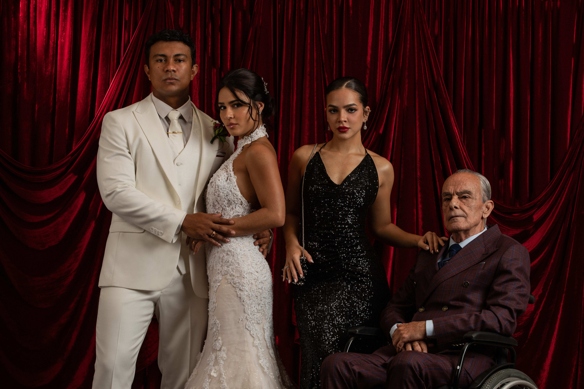 Búfalo (Xamã), Suzana Guerra (Giullia Buscaccio), Mirna Guerra (Mel Maia) e Jorge Guerra (Roberto Pirillo) - Aline Arruda / Netflix