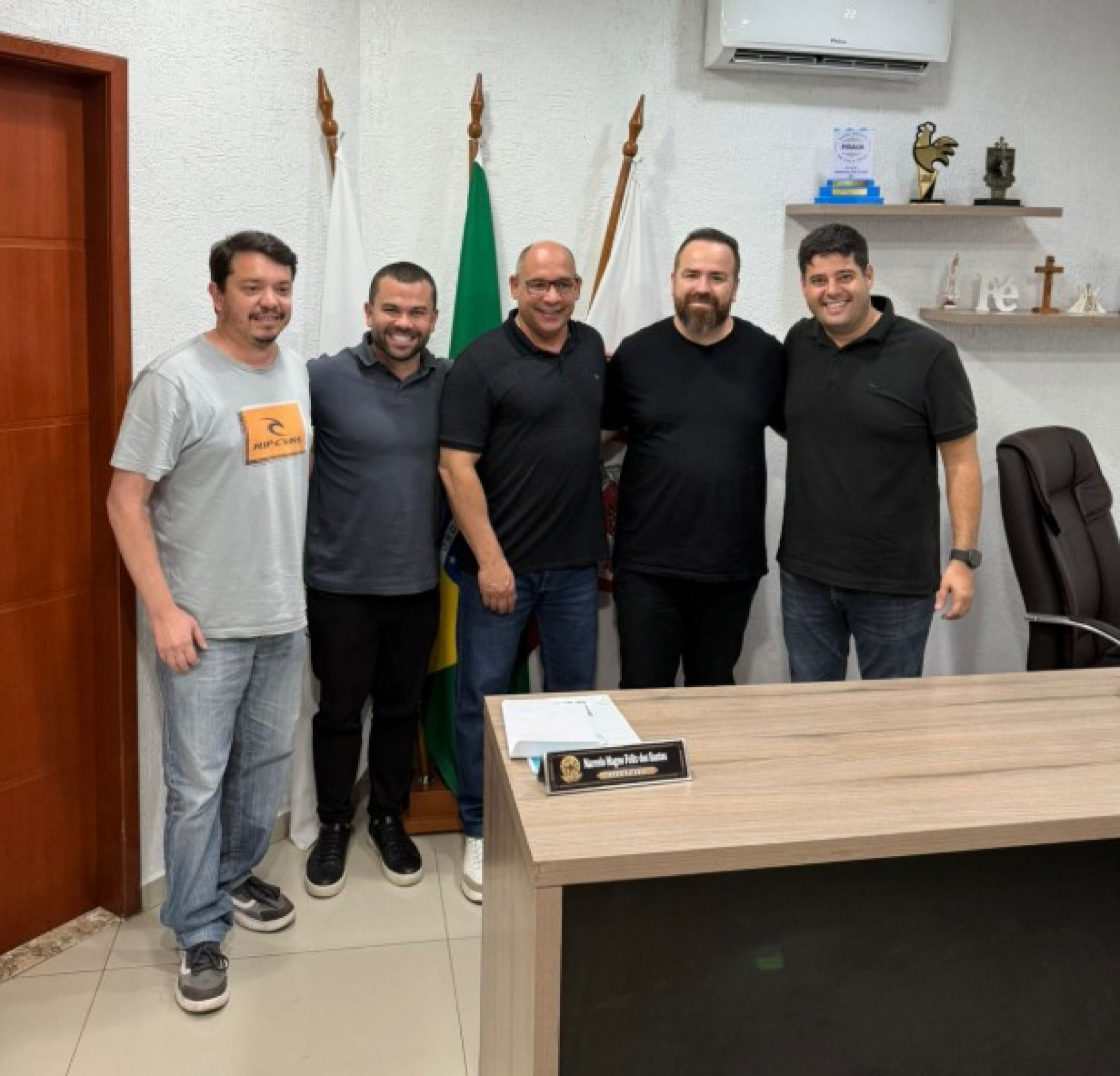 Prefeito Marcelo Magno (PL), seu vice, Diego Silveira (MDB), o vereador Leniel Borel (PP), e o empres&aacute;rio Felipe Pampolha  - Ascom