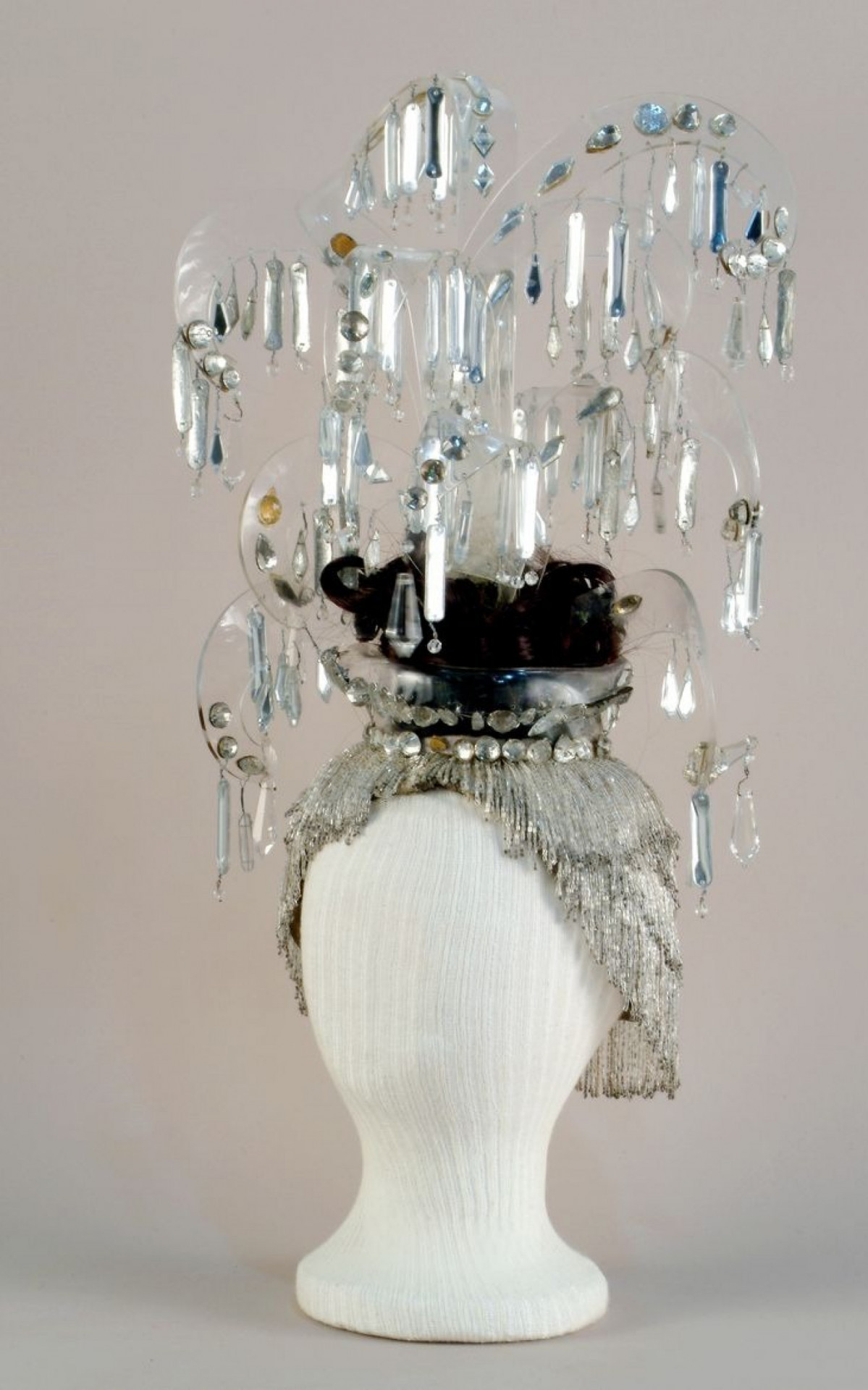 Pe&ccedil;a da exposi&ccedil;&atilde;o 'Carmen: Luz e A&ccedil;&atilde;o', no Museu Carmen Miranda - Divulga&ccedil;&atilde;o / Funarj