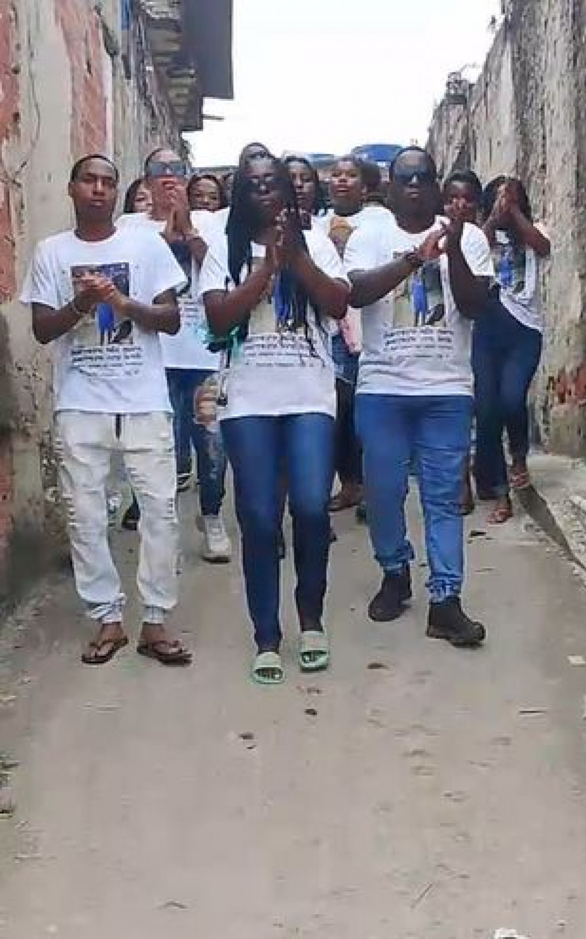 Familiares e amigos protestaram ap&oacute;s o enterro de Fabiano - Arquivo Pessoal