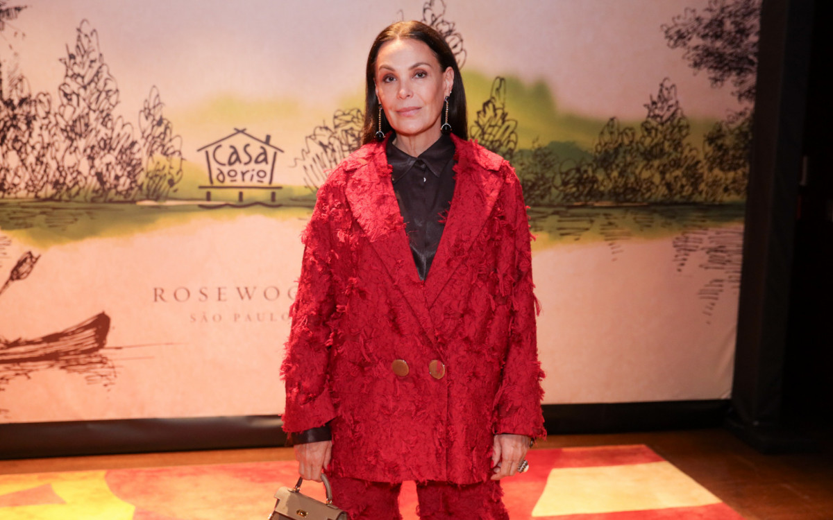 Carolina Ferraz prestigia jantar beneficente pela Amazônia, em São Paulo