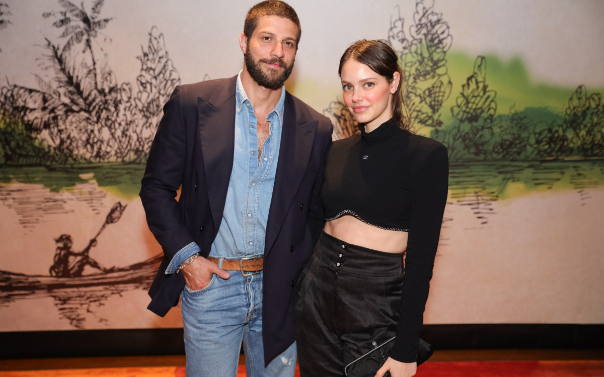 Chay Suede e Laura Neiva evento beneficente em São Paulo