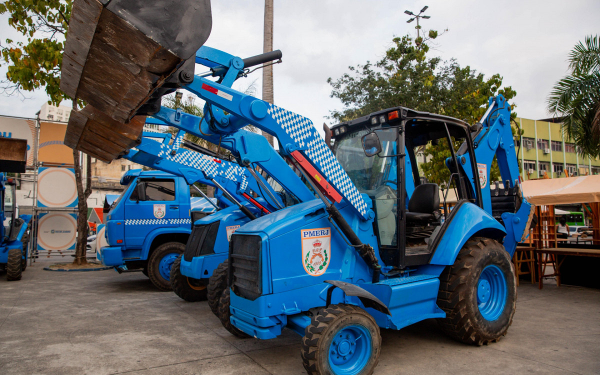 Caxias entrega novas viaturas e equipamentos para combater violência