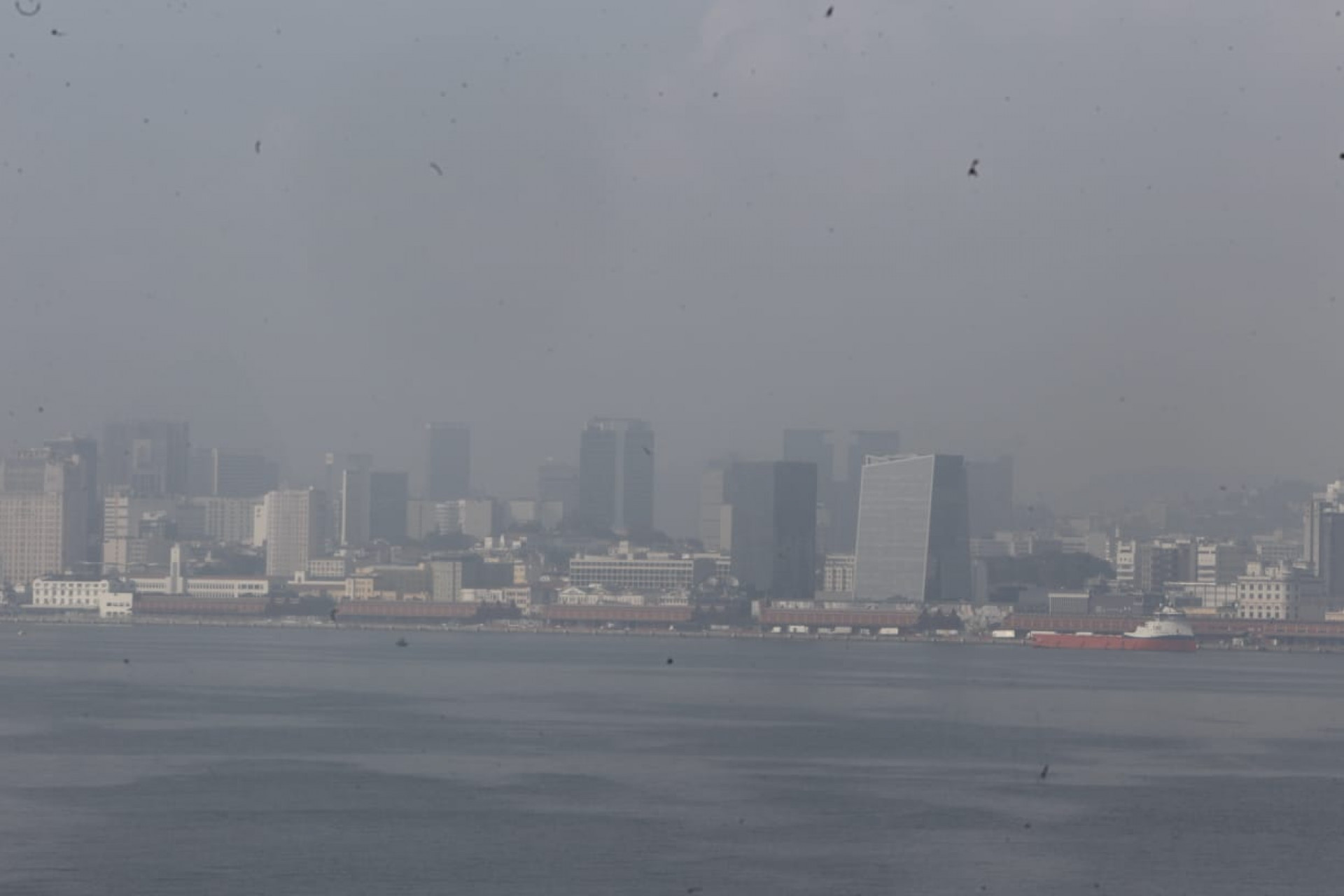 Uma névoa encobre a cidade do Rio de Janeiro na manhã desta sexta-feira (29) - Reginaldo Pimenta / Agência O Dia 