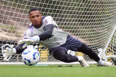 Nova tentativa de clube inglês pela contratação de John seria por empréstimo, diz jornal