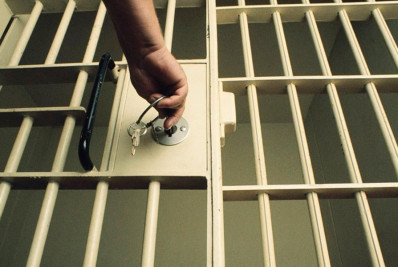 Pai é preso por estuprar a própria filha ao longo de 7 anos em MG