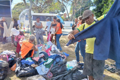 Ação social leva serviços e doações à população em situação de rua no Centro de Rio das Ostras