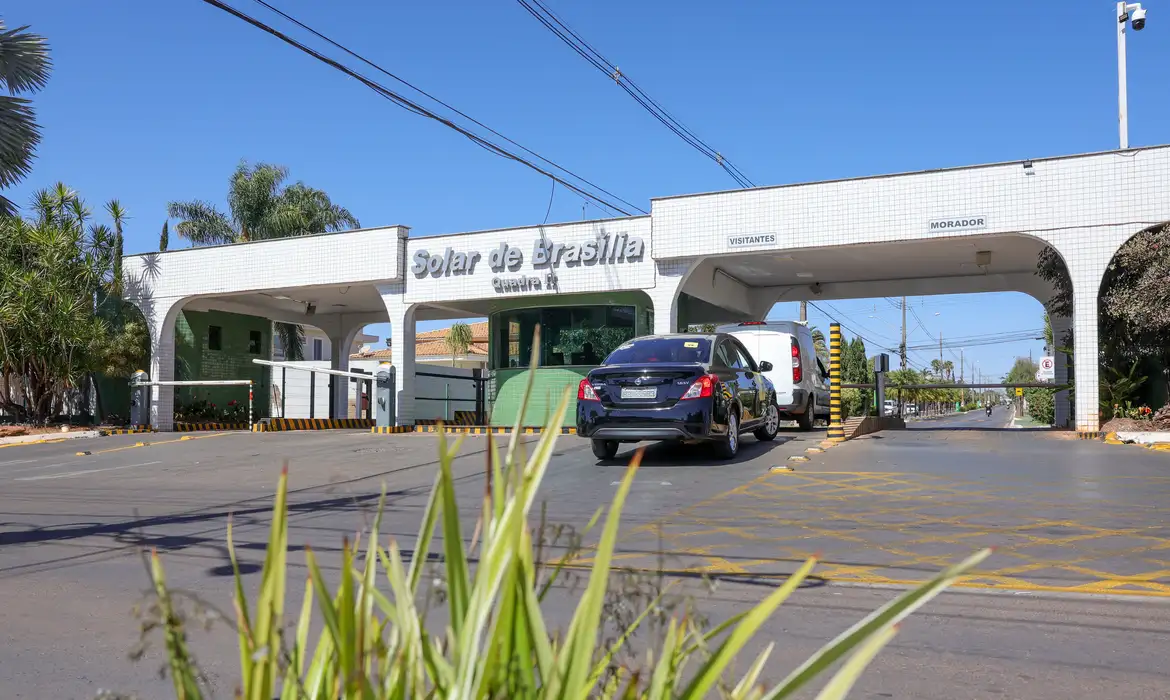 PGR se manifesta contra a presença de agentes da PF dentro da casa de Bolsonaro