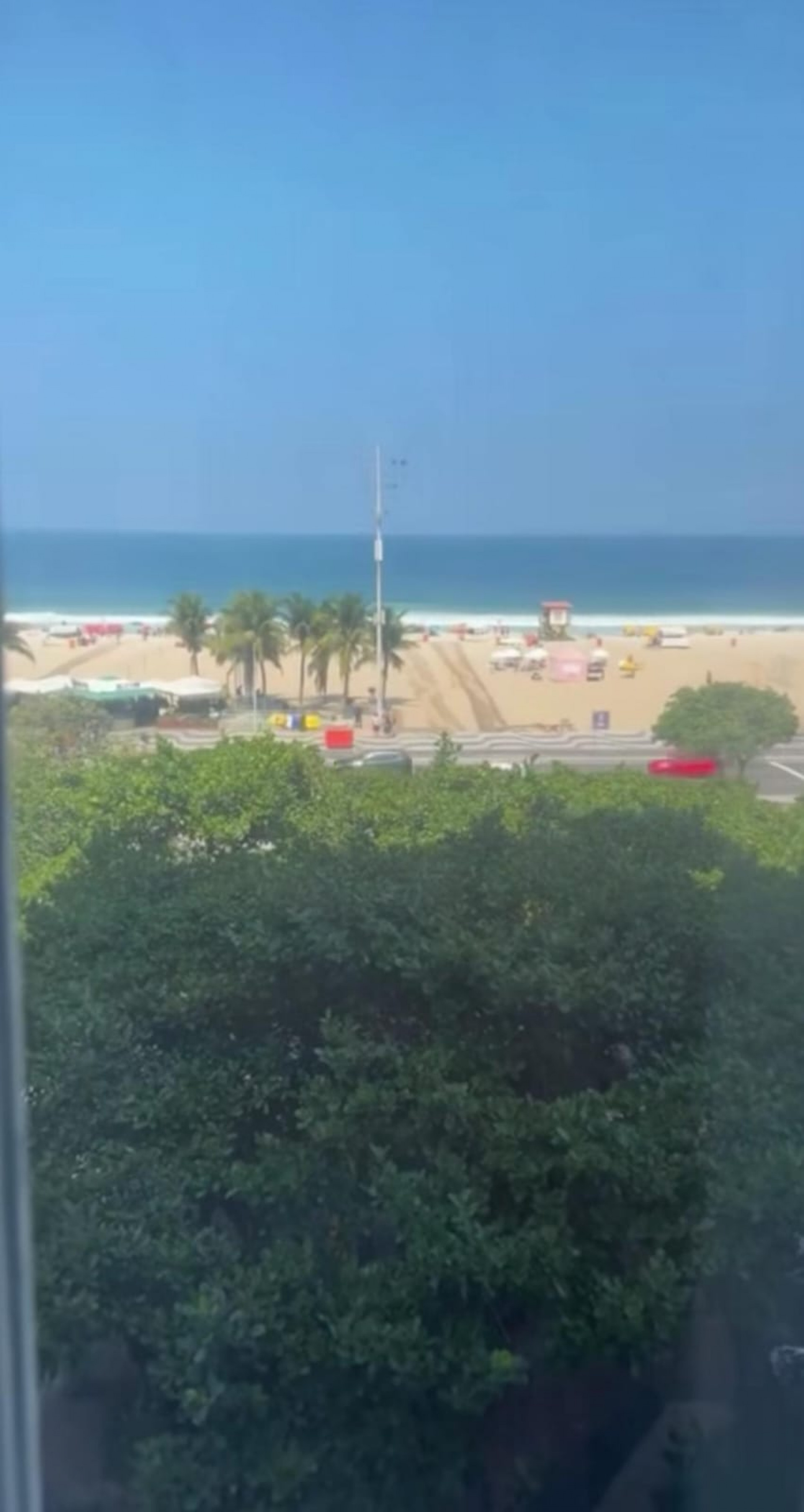 Ivete Sangalo se hospeda na mesma suíte que Odete Roitman e mostra vista do quarto para a Praia de Copacabana - Reprodução / Instagram