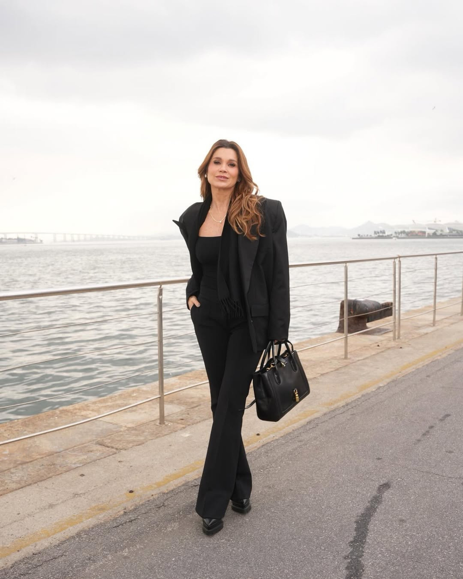 Flávia Alessandra recordou polêmica em foto de maiô cavado  - Reprodução/Instagram 