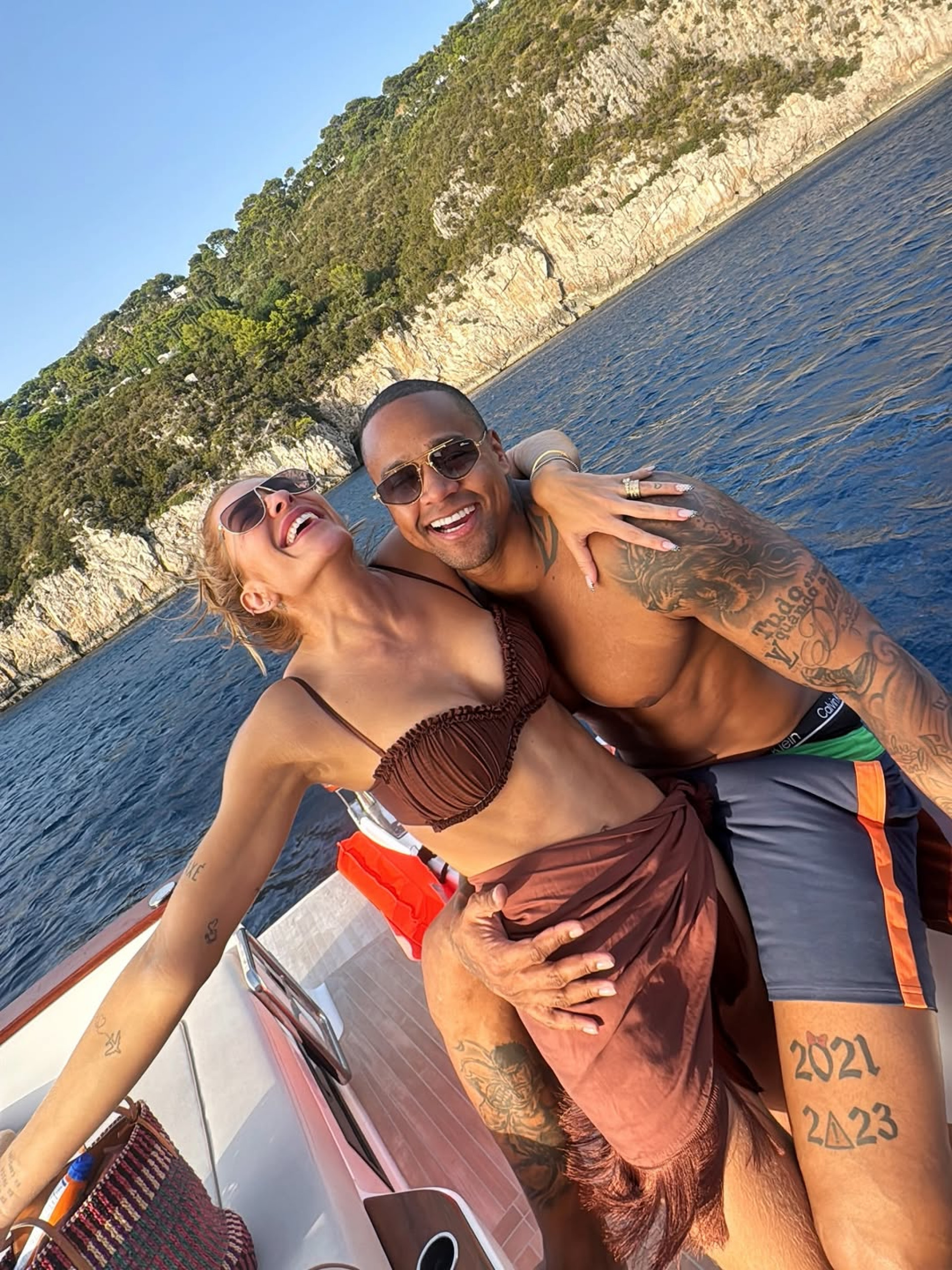 Lore Improta exibe boa forma ao lado de Léo Santana durante passeio em Capri - Reprodução /Instagram