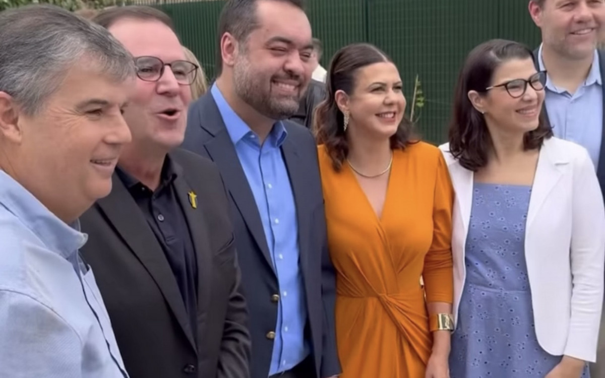O deputado estadual André Corrêa; o prefeito do Rio, Eduardo Paes; o governador Cláudio Castro; a prefeita de Vassouras, Rosi Silva; a secretária estadual de Cultura, Danielle Barros; e o secretário estadual de Turismo, Gustavo Tutuca. Um clique que transformou o Museu de Vassouras em vitrine de poder e articulação no coração do Vale do Café