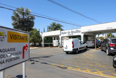 Moraes manda vistoriar carros e área externa da casa de Bolsonaro