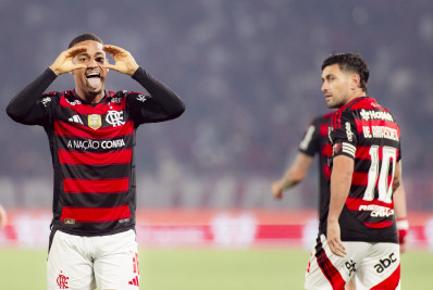 Samuel Lino rasga elogios a Arrascaeta no Flamengo: 'Pensa muito na frente'