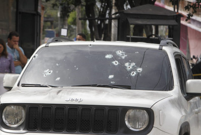 Perseguição seguida de confronto termina com homem morto e mulher baleada na Penha