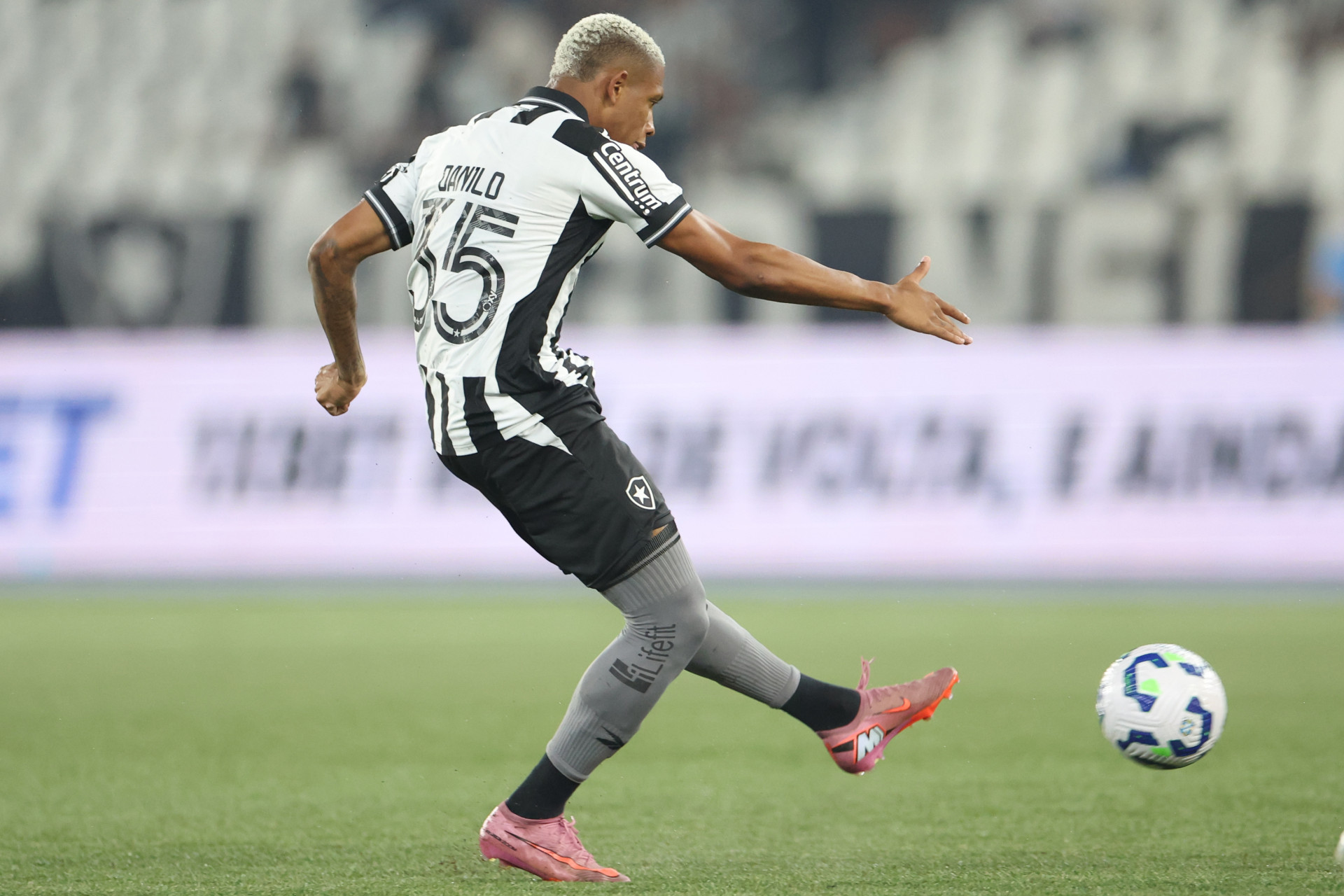 Botafogo e Bragantino se enfrentaram no Nilton Santos - Vitor_Silva