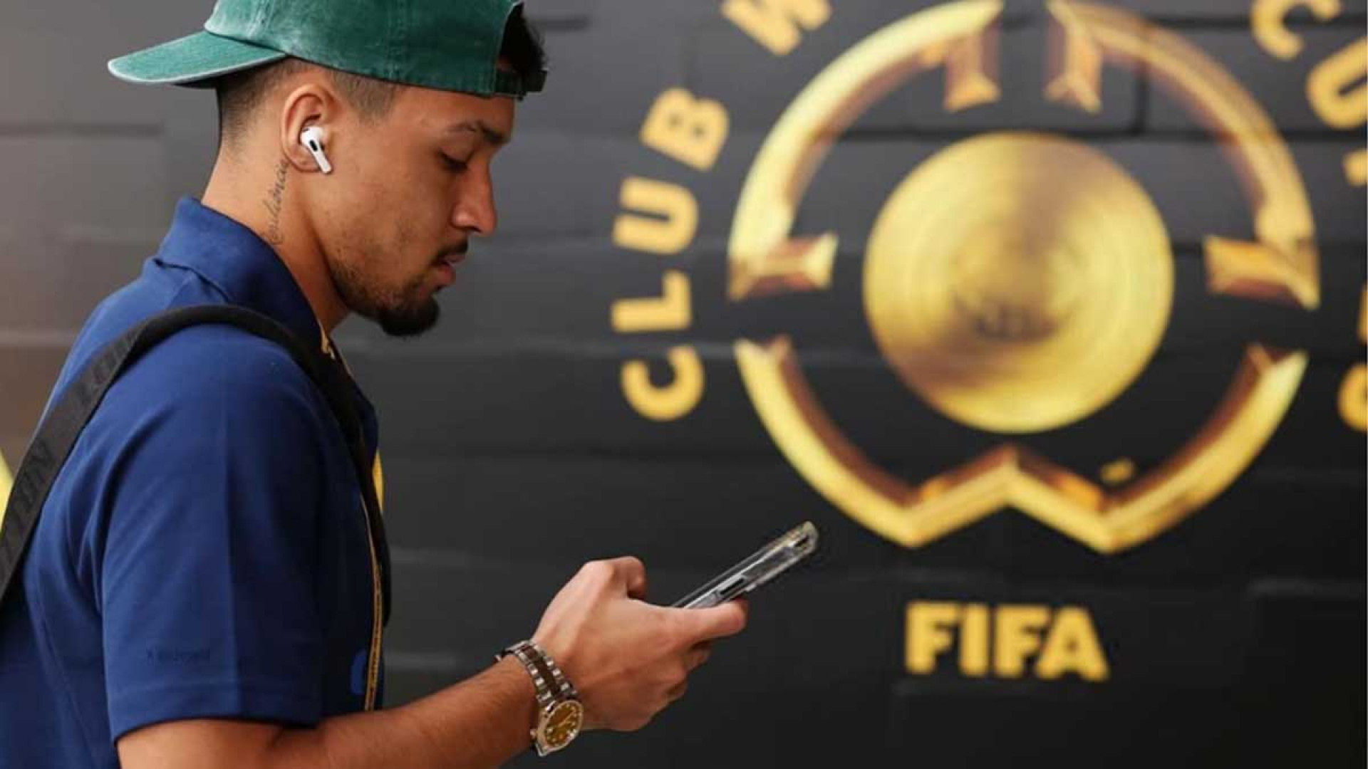 O atacante Marcos Leonardo aparece como boa opção para o Flamengo - Montagem Canal do YouTube Resenha Rubro Negra